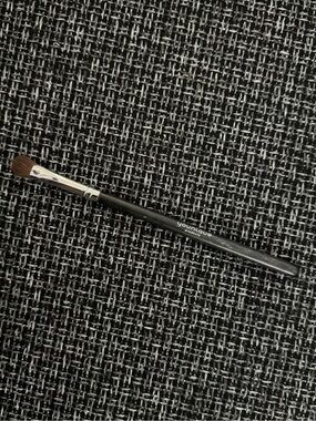 Younique Deluxe Brush